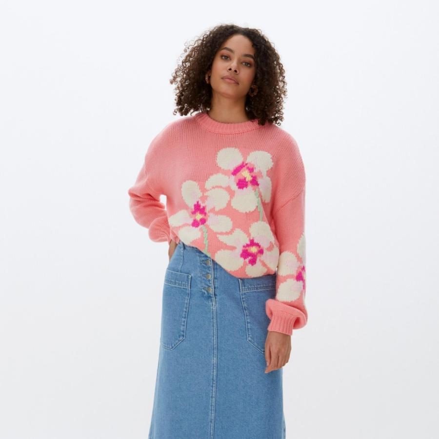 Model in pink floral jumper and long denim skirt
